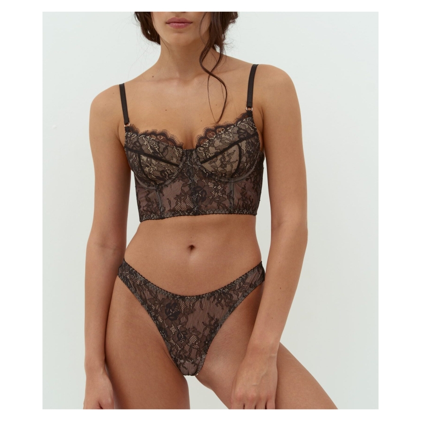 бюстьє-black-push-1.jpg Комплект чорної мереживної жіночої білизни з бюстьє та трусами бразиліано. А також з мереживним поясом та гартерами.