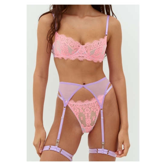 Магазин стильної спідньої жіночої білизни, в якому можна знайти вишукані комплекти жіночої білизни, а також бюстгальтери, труси, стрінги, сліпи, бразиліано, гартери, купальника та аксесуари.