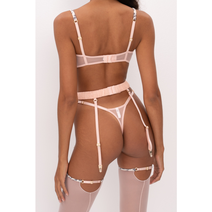Hypnotic Leo set back