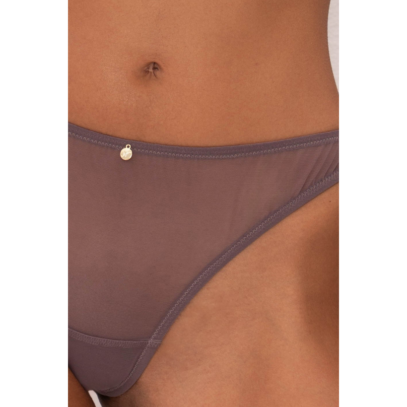 Taupe Tanga macro